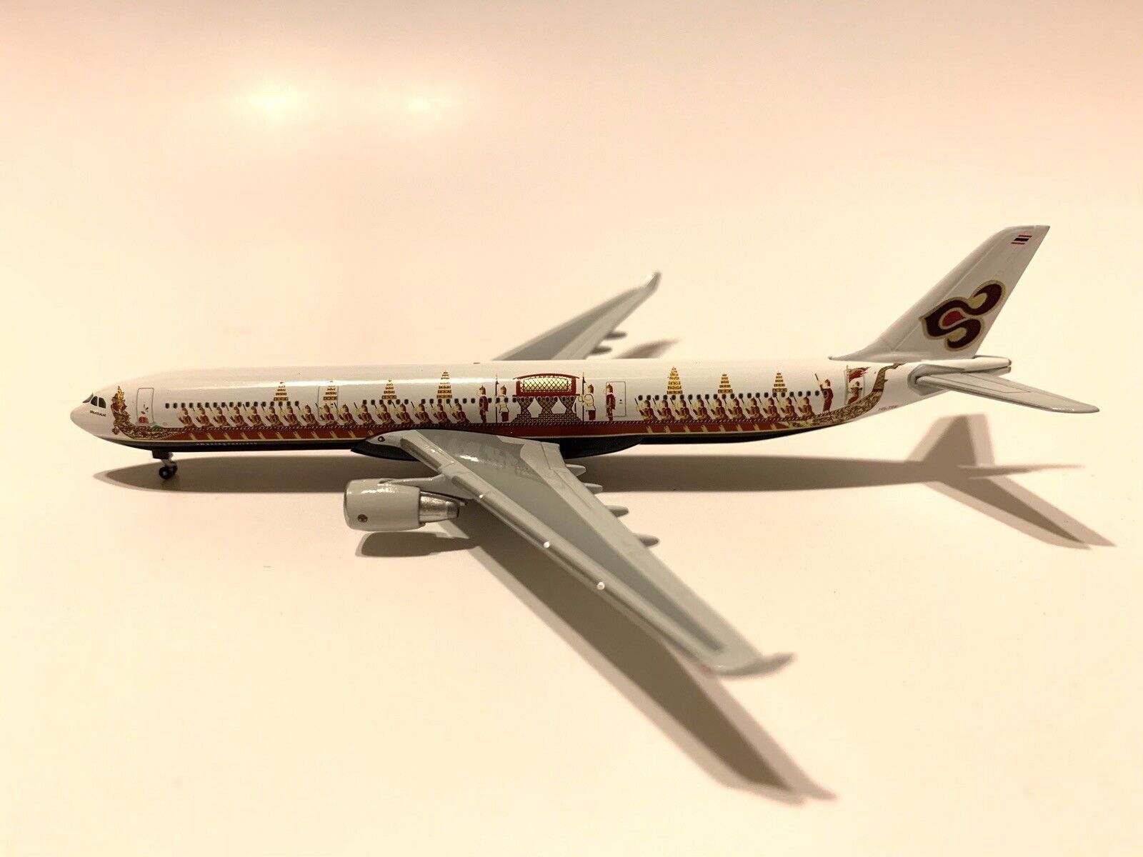 Airbus Kit di modellismo & Modellini statici: A330-300 THAI Airways – Nuovo e nell'imballaggio originale da Morges venduto da iljamuromez 1