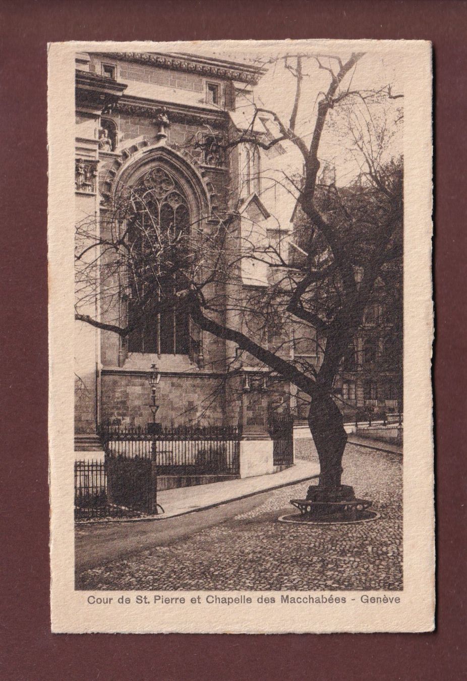 Cartes postales: GENEVE - Cour de St. Pierre – D'occasion à Pully par nicecards