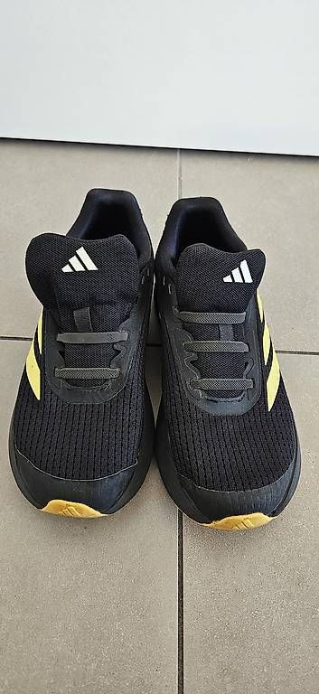 Adidas Scarpe per ragazzi: Adidas Sneakers Gr. 35.5 fast gratis! Ab 1 Franken! – Usato da Baden venduto da Boomer76 3