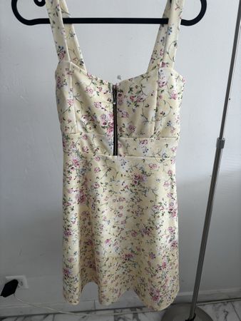 Kleid gelb mit Blumen 