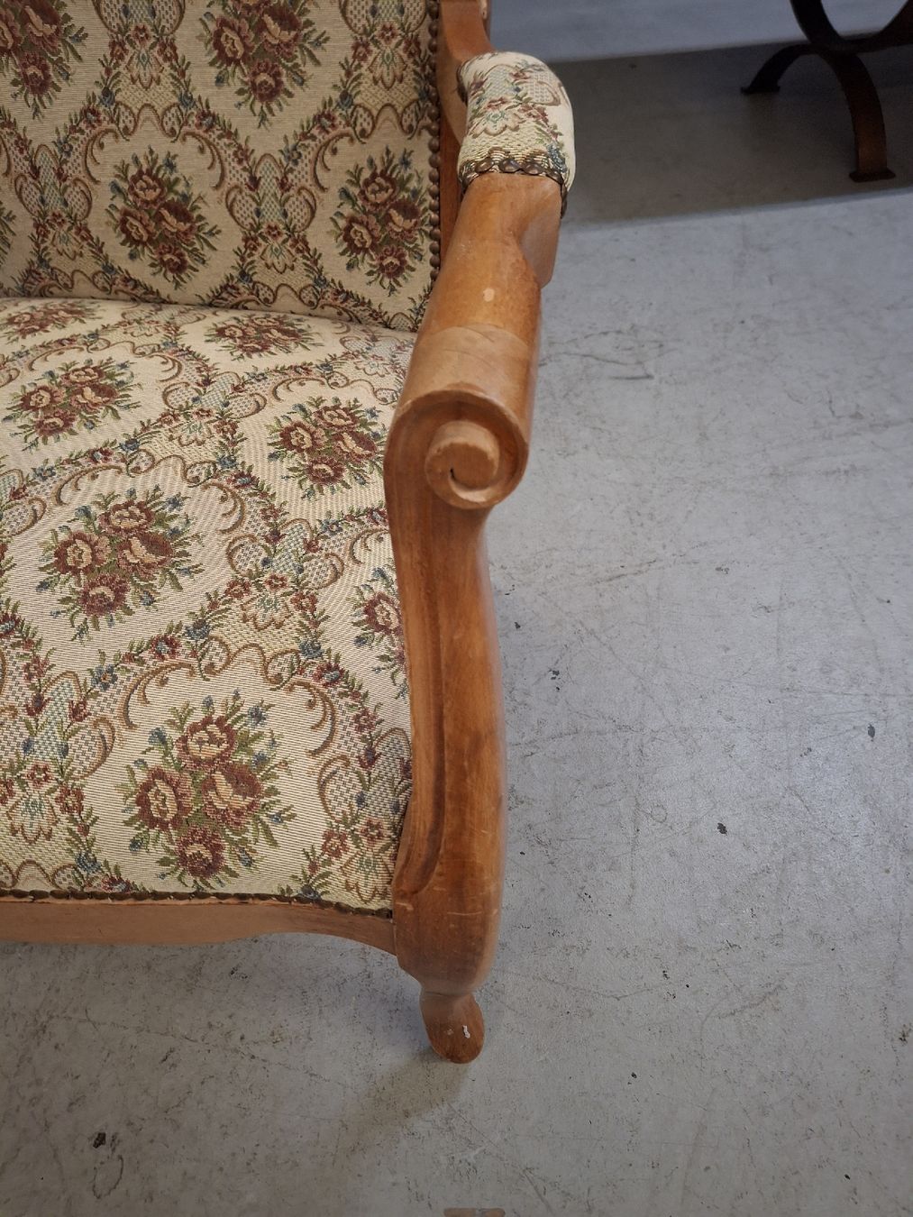 Poltrone: Antiker Sessel mit Blumenmuster – Usato da Fislisbach venduto da HurtiBrocki 6