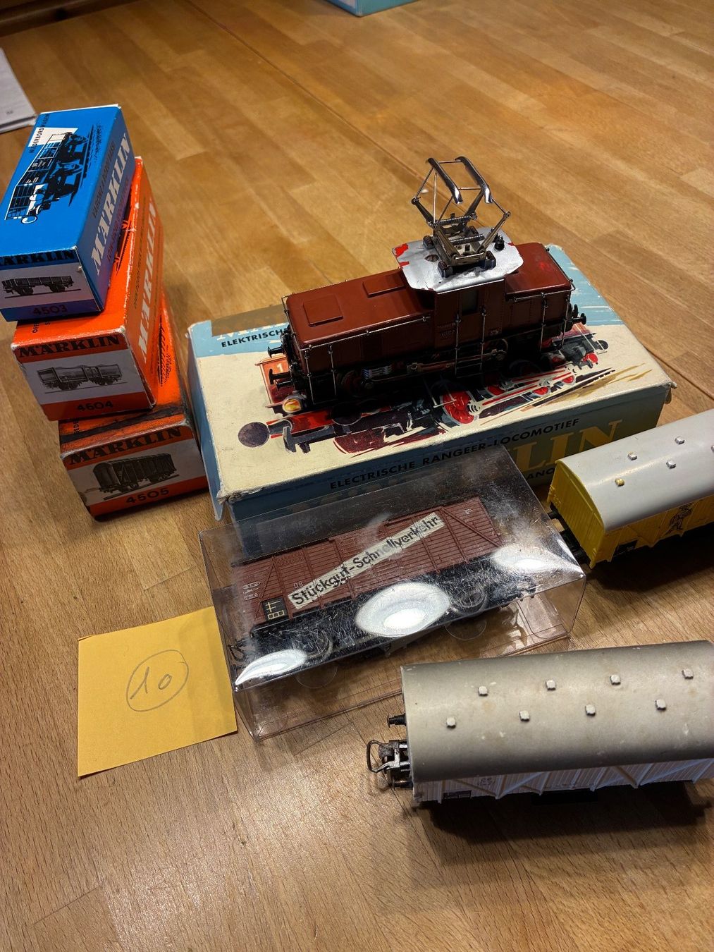 Märklin Trains électriques: Märklin Lok mit 6 Güterwagen – D'occasion à Reigoldswil par Frog40 1