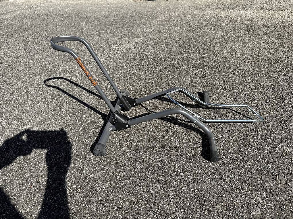 Cavalletti per biciclette: Support pour vélo  – Usato da Essertines-sur-Yverdon venduto da Tetard88 1
