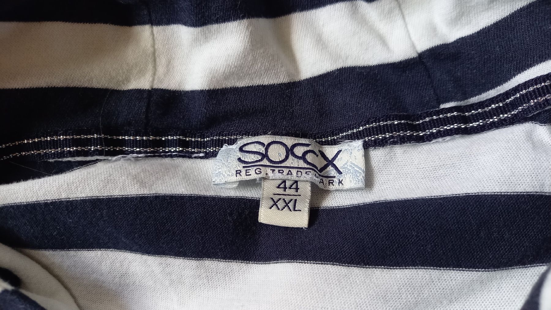 Pulls & Sweat-shirts: Kapuzenpullover SOCCS Grösse 44 gestreift mit Print – D'occasion à St. Gallen par Otterndorf 3