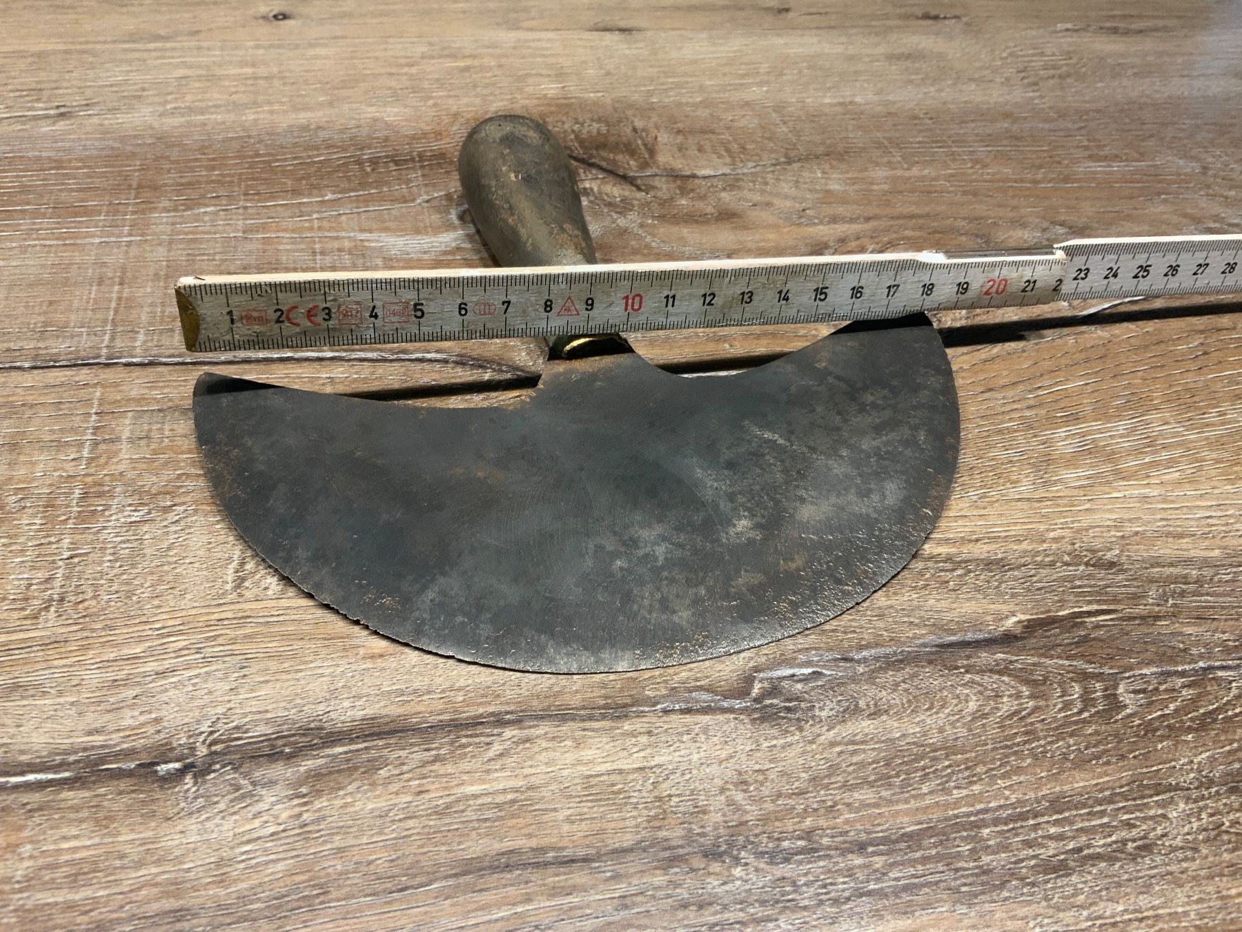 Alle Werkzeuge: Antikes Ledermesser Halbmond – Gebraucht aus Willisau von Minali 5