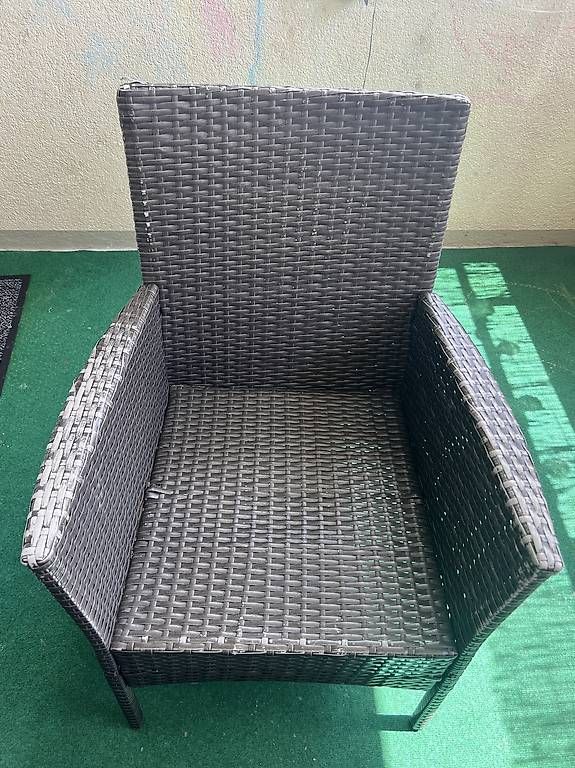 Set di tavolo e panche: Gratis Gartenlounge  – Usato da Sulgen venduto da AldinaA. 4