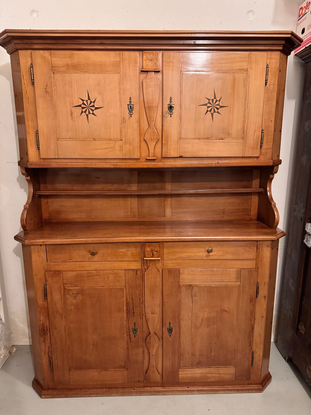 Büffets: Wunderschönes antikes Buffet -  top Zustand – Gebraucht aus Binningen von Boubou970