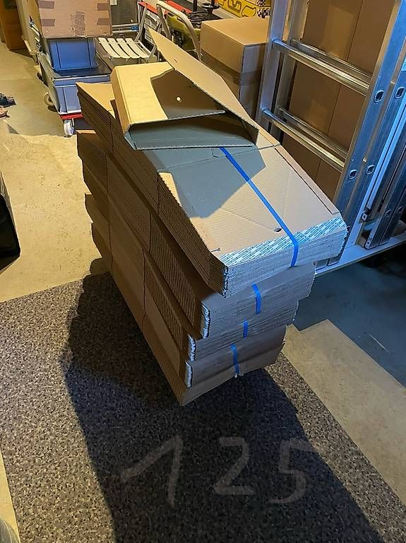 Kartons: Kartonverpackung – Gebraucht aus Schaffhausen von litschii 1