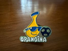 Anstecknadel Orangina Fussball Motiv gebraucht