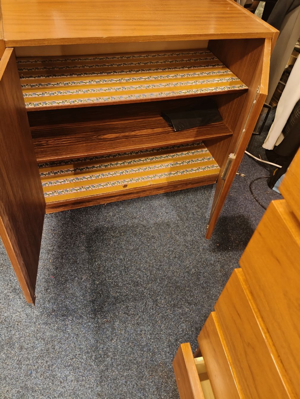 Credenze:  Mid century Kommode – Usato da Zwingen venduto da inf_2blh 1