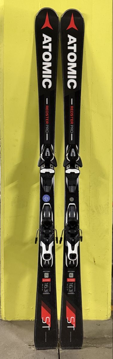 Atomic Skis: Atomic RedsterPRO ST Ski 163cm – D'occasion à Veltheim AG par EVENT-LLS