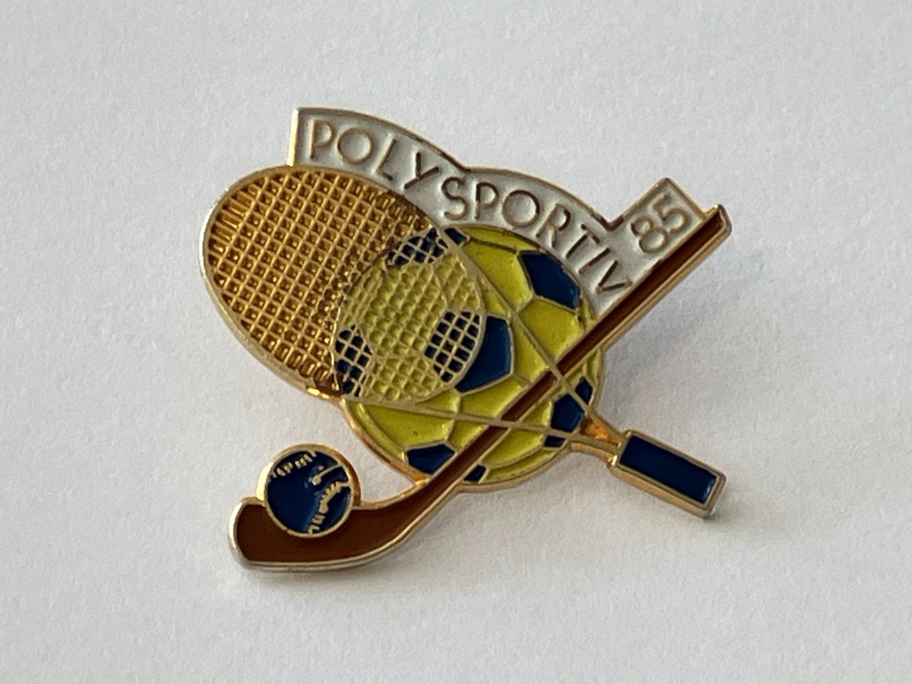 Placchette & Badge: 1 Pin Polysportiv 85 – Usato da Basel venduto da djwwpp