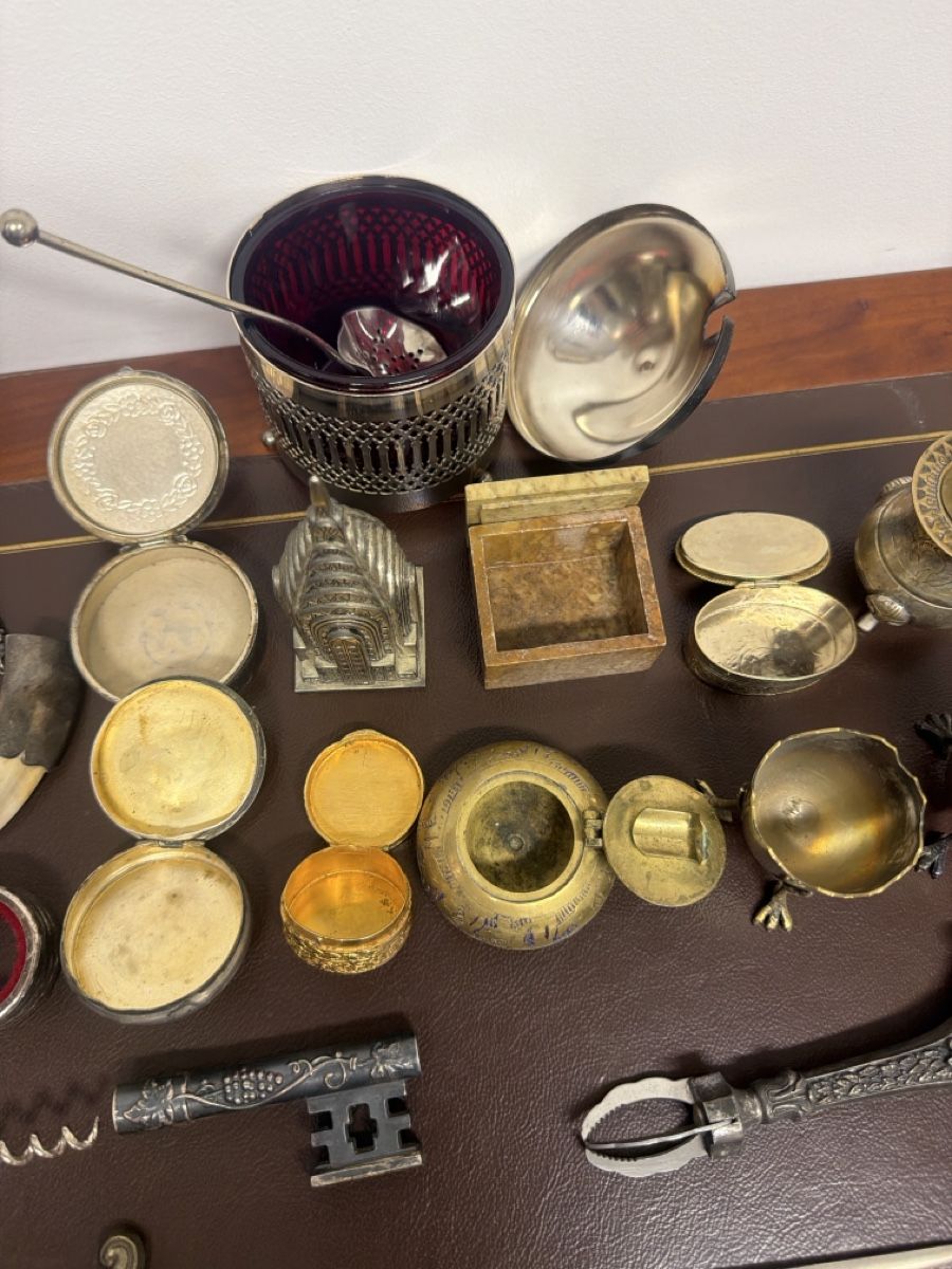 Tutte le decorazioni: Lot de divers objets – Usato da Bôle venduto da K200C 7
