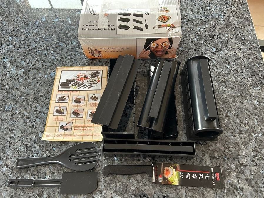 Elettrodomestici da cucina: Neuer 11-teiliger Sushi Maker Set – Nuovo (secondo la descrizione) da Beatenberg venduto da buy2you