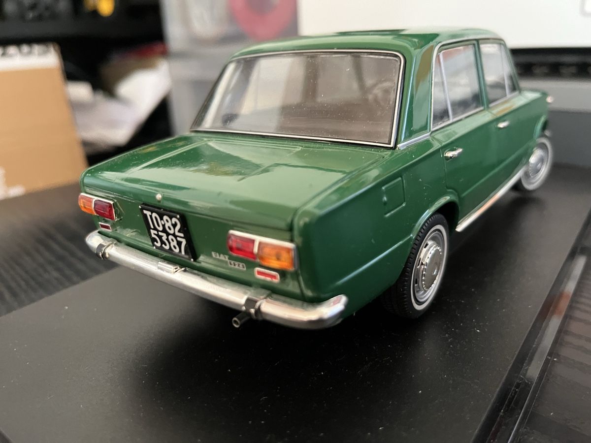 Fiat Modellini d'auto: Fiat 124.   1:18 – Nuovo (secondo la descrizione) da Rümlang venduto da Papamoll4 9