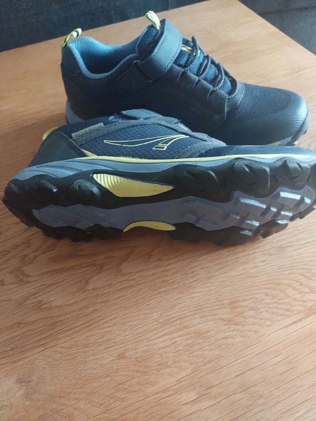 Scarpe da uomo: Kaum getragene Turnschuhe Gr 36 – Usato da Landquart venduto da Cedes 1