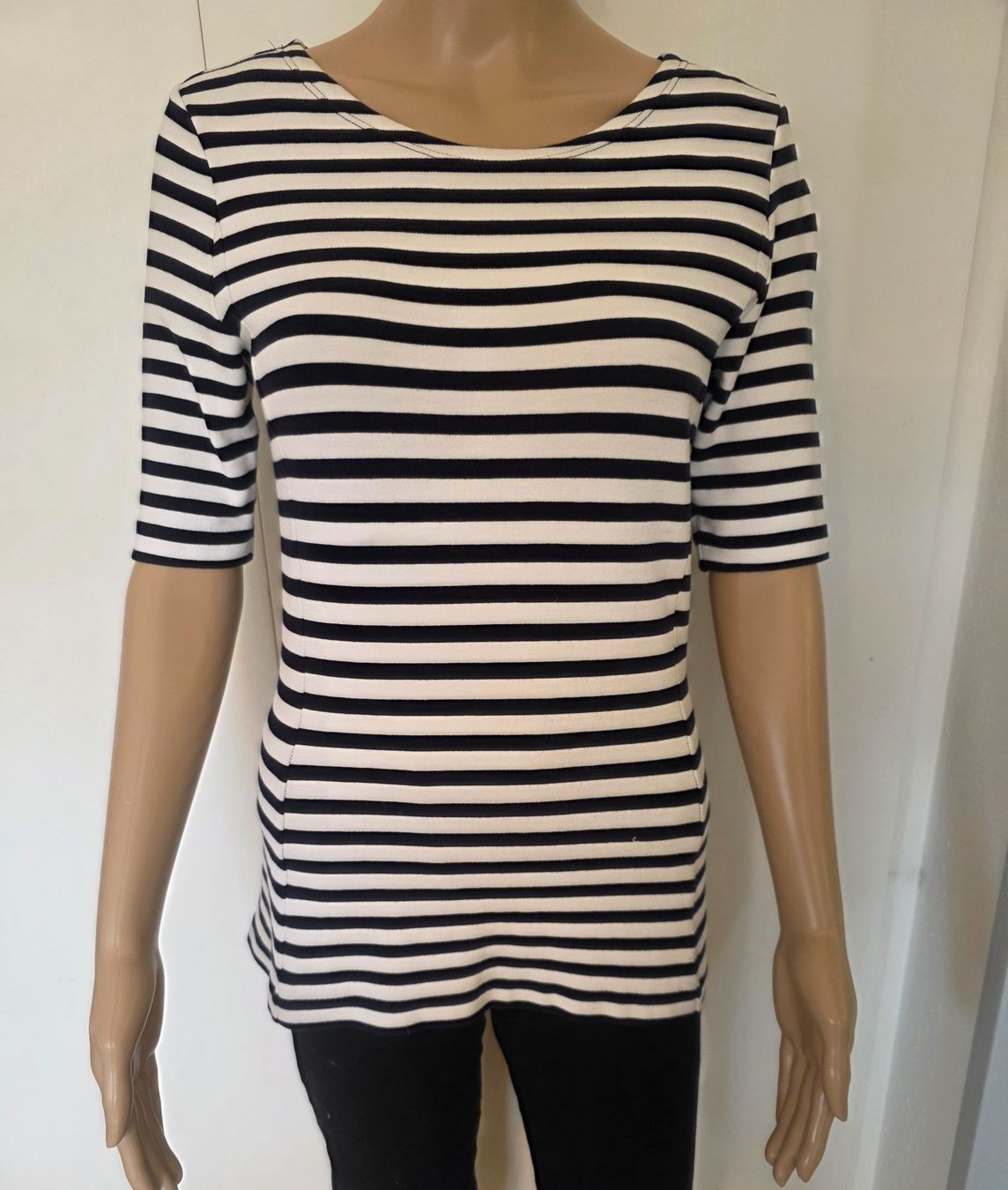 T-shirt: Schickes Ringelshirt, schwarz/weiss, Grösse S – Usato da Biberist venduto da charobaum