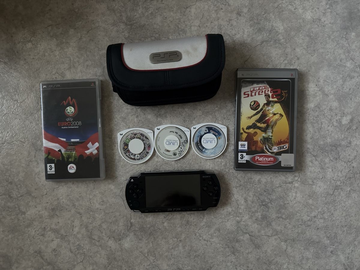 Sony Console: Psp 2004 avec 5 jeux  – Usato da Fribourg venduto da dio_79ds