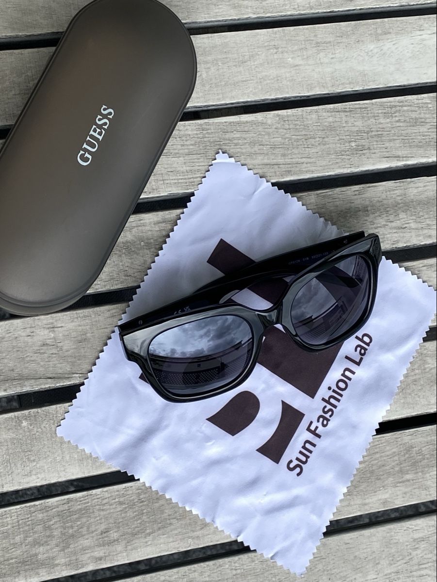 Guess Occhiali & Lenti: Guess Sonnenbrille Damen – Nuovo (secondo la descrizione) da Ehrendingen venduto da Uxaxa