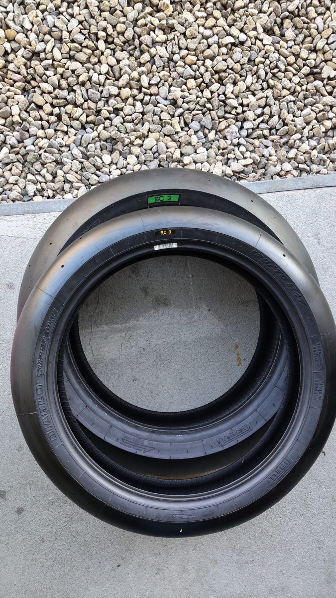 Pneumatici & Ruote complete: Pirelli Sliks – Nuovo (secondo la descrizione) da Hergiswil NW venduto da m_ike86
