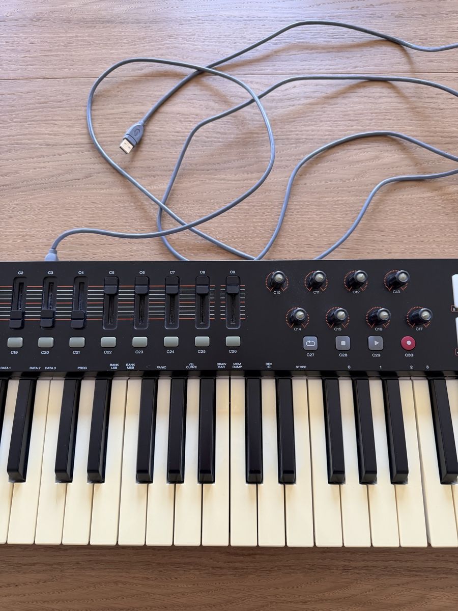 M-Audio Instruments de musique: M-Audio Oxygen 49 USB MIDI Keyboard Controller gebraucht – D'occasion à Lyss par len_d62n 2