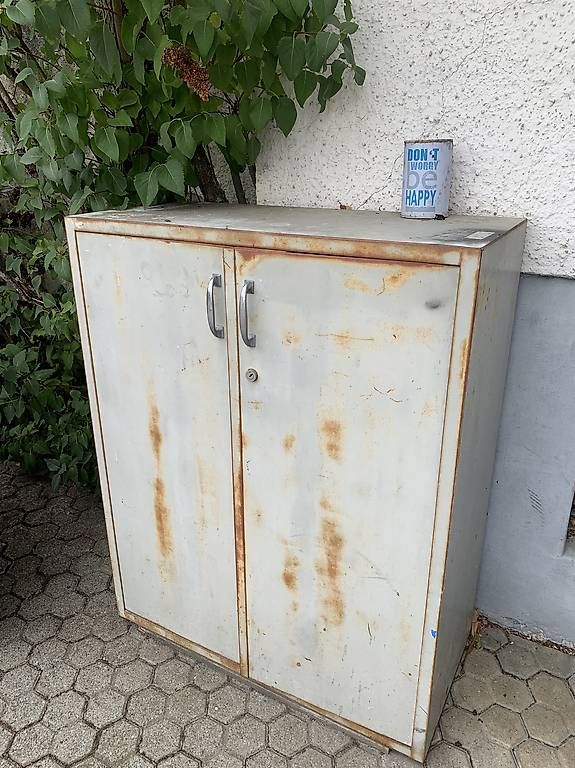 Armoires: Schrank aus Eisen – D'occasion à Flumenthal par Lema3