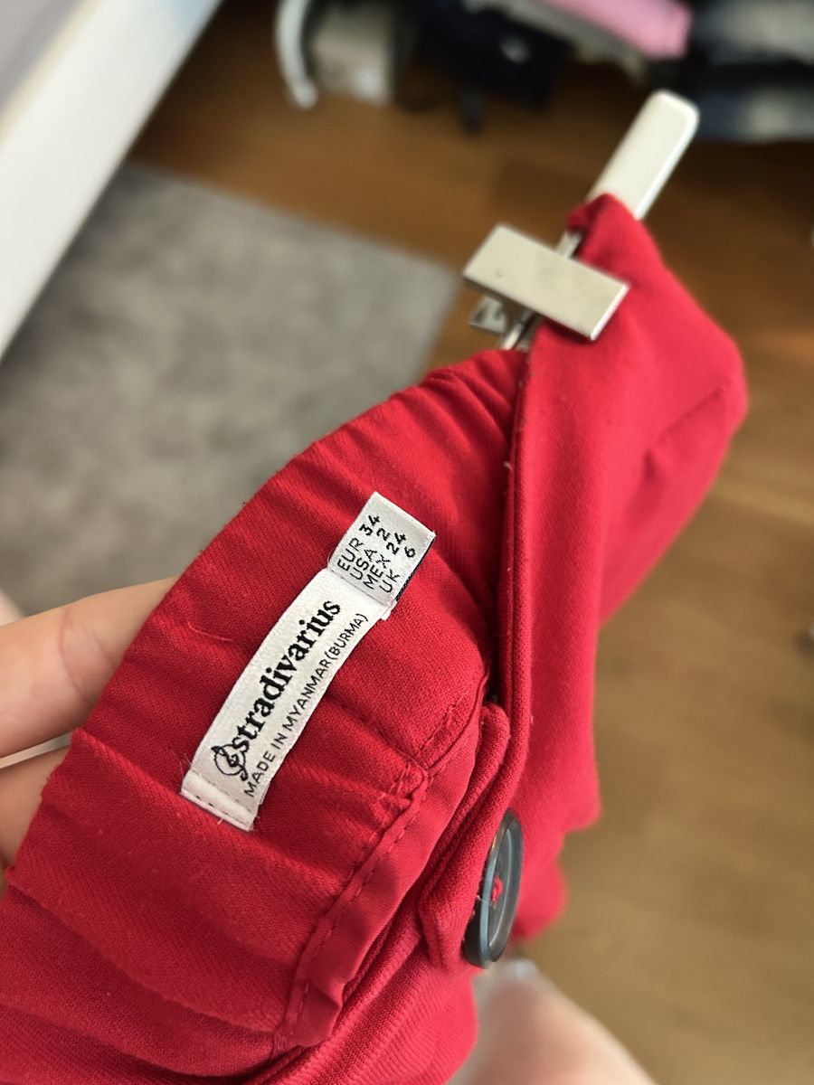 Stradivarius Pantaloni: Stradivarius Stoffhose Grösse 34 Rot – Usato da Oberkirch LU venduto da a.nn.y 3