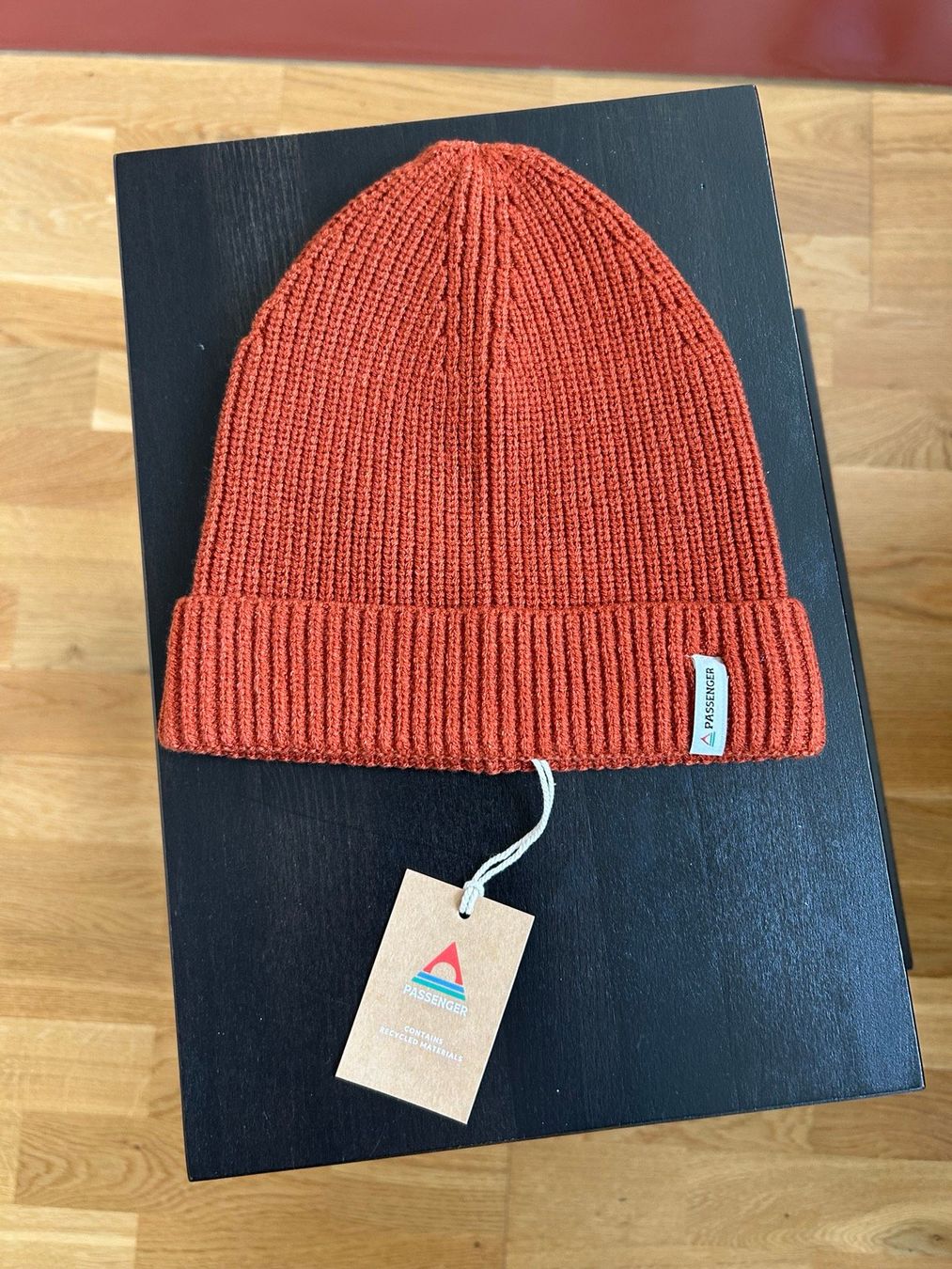 Copricapi, berretti & cappellini: Beanie von Passenger, rostrot – Nuovo (secondo la descrizione) da Zürich venduto da luluelle
