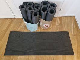 10 Gymnastikmatten dunkelgrau 141x 51x0.6cm guter Zustand
