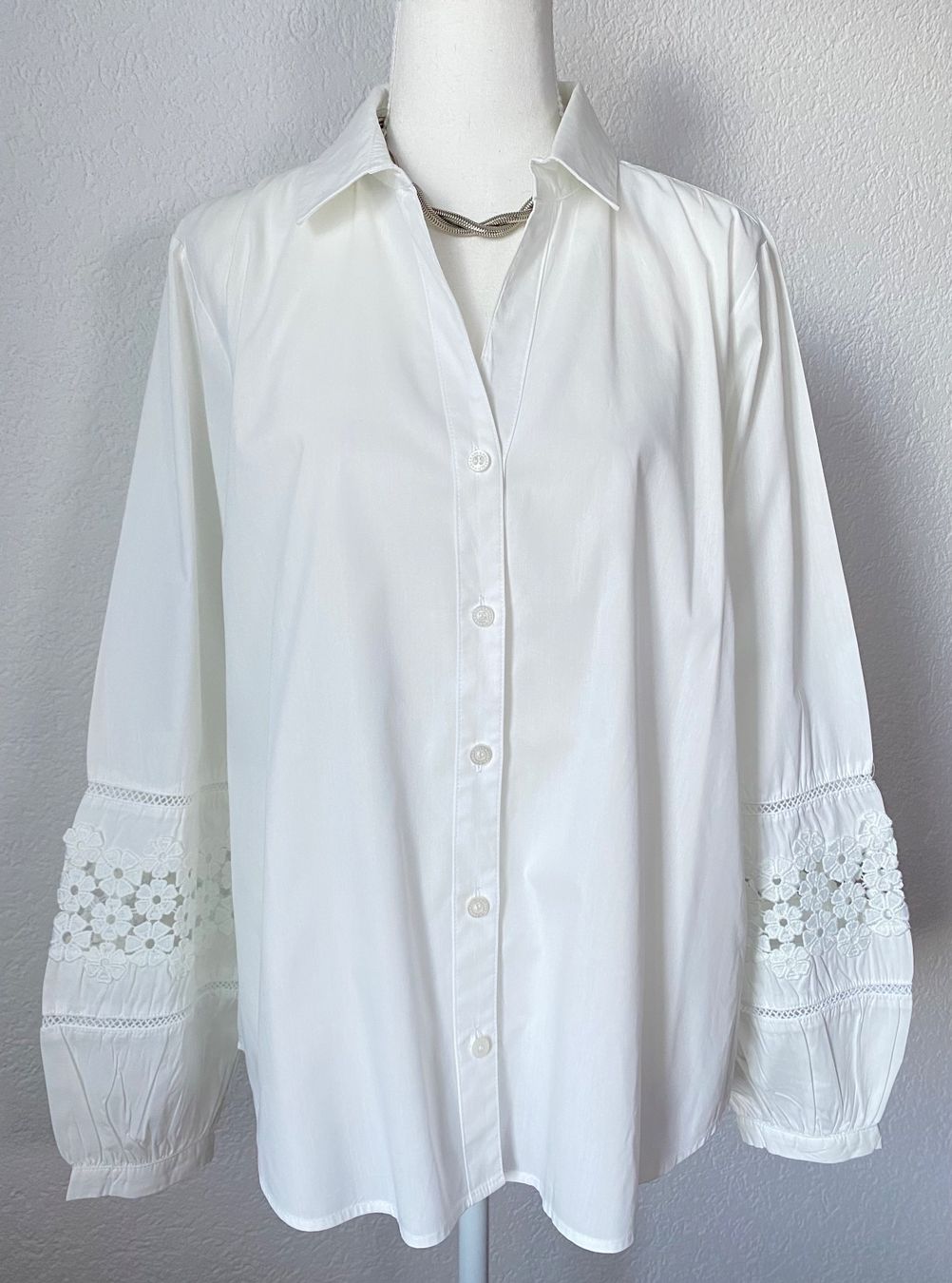 Karl Lagerfeld Chemisiers: Karl Lagerfeld Bluse Grösse L – D'occasion à Oberwil BL par Leni-Mischi