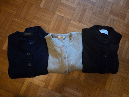3 Strickjäckli Gr. S, 1x cropped