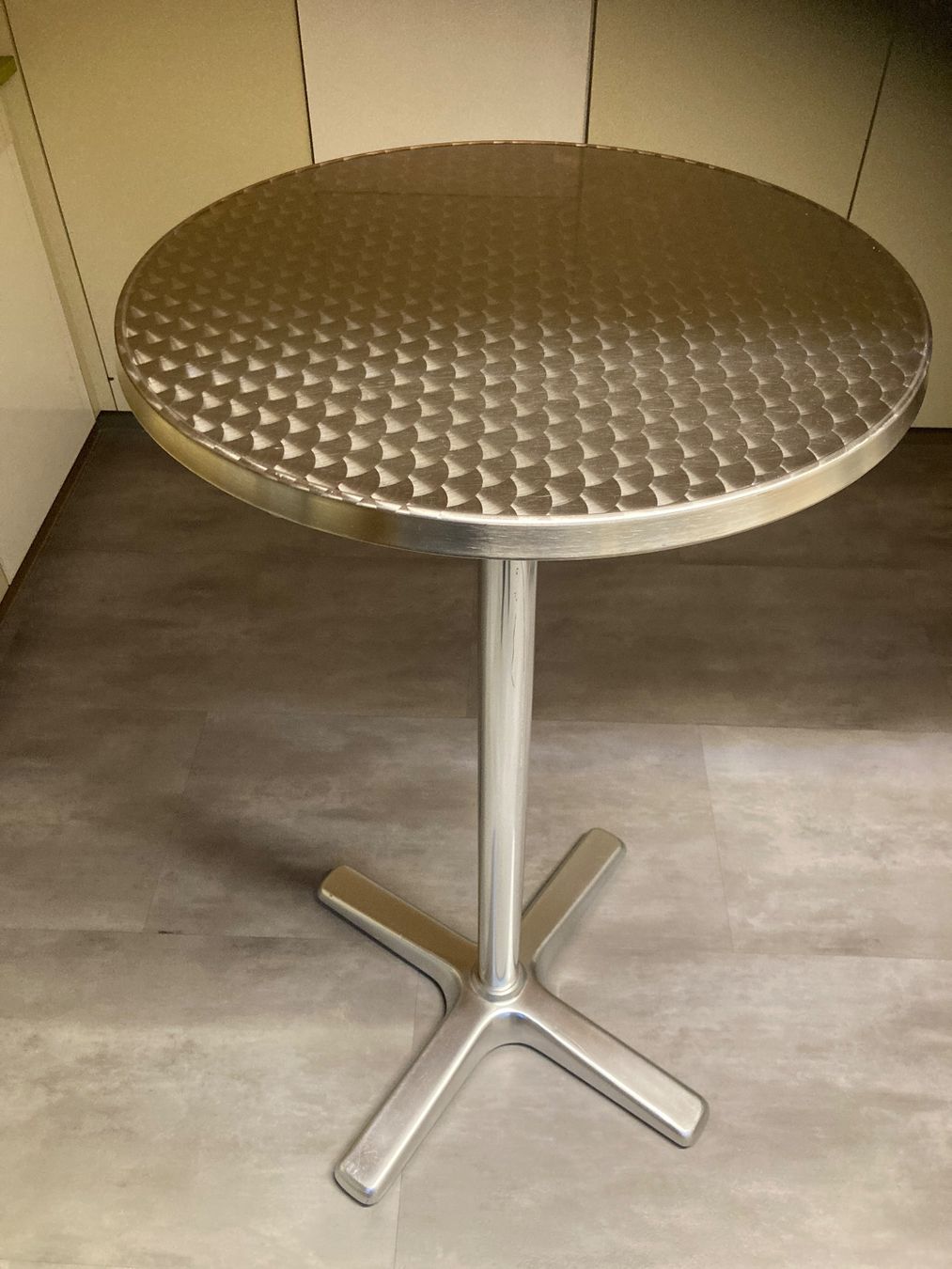 Tische: Alu-Stehtisch – Gebraucht aus Ostermundigen von