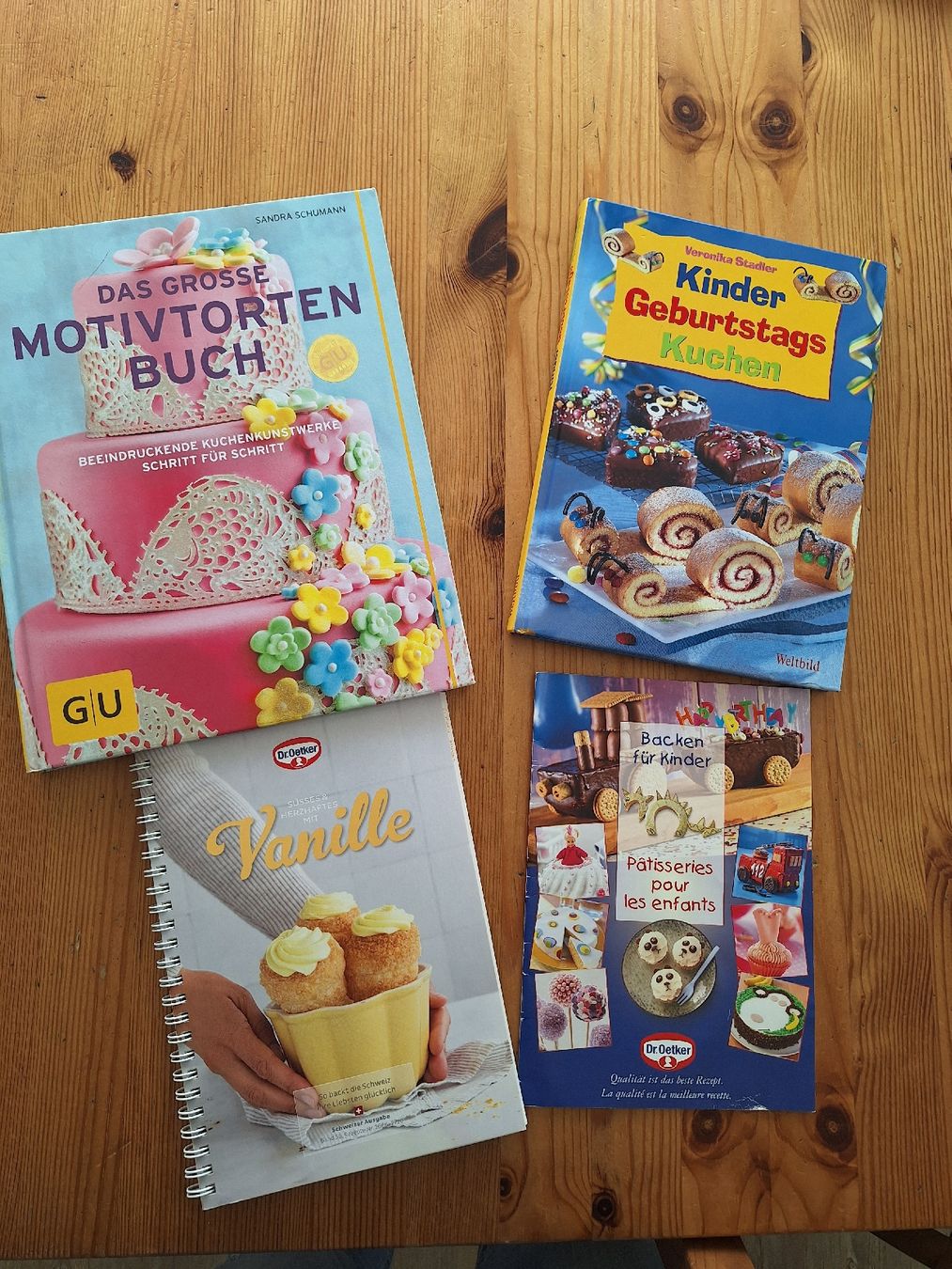 Bücher: 4 Backbücher – Gebraucht aus Aesch BL von ChezToKa