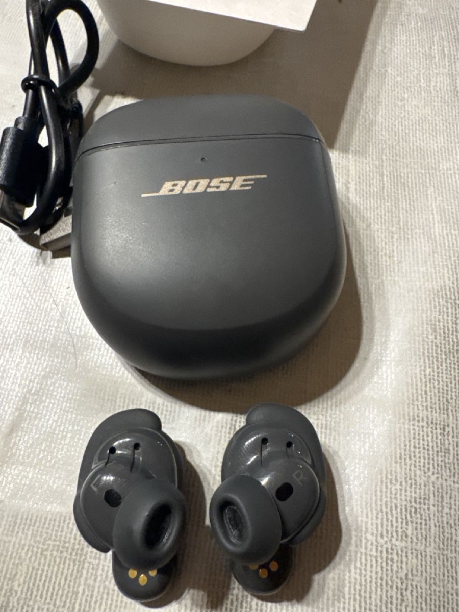 Bose Cuffie: Bose QuietComfort Earbuds II, grau, mit Ladecase – Nuovo (secondo la descrizione) da Triengen venduto da B_S_92 1