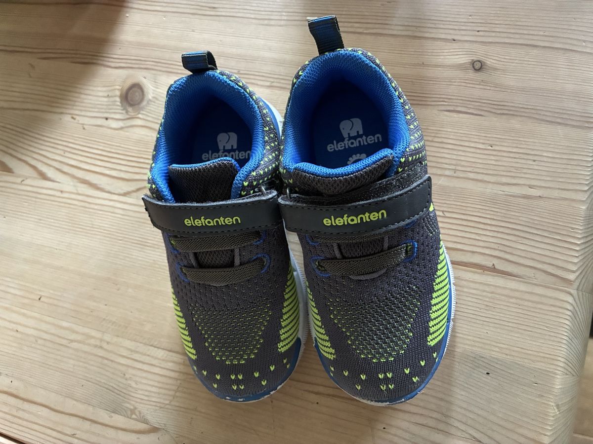 Elefanten Schuhe für Jungen: Kinderschuhe Elefanten Grösse 24 Mittel (Breit) – Gebraucht aus Mitlödi von meyer-sabrina