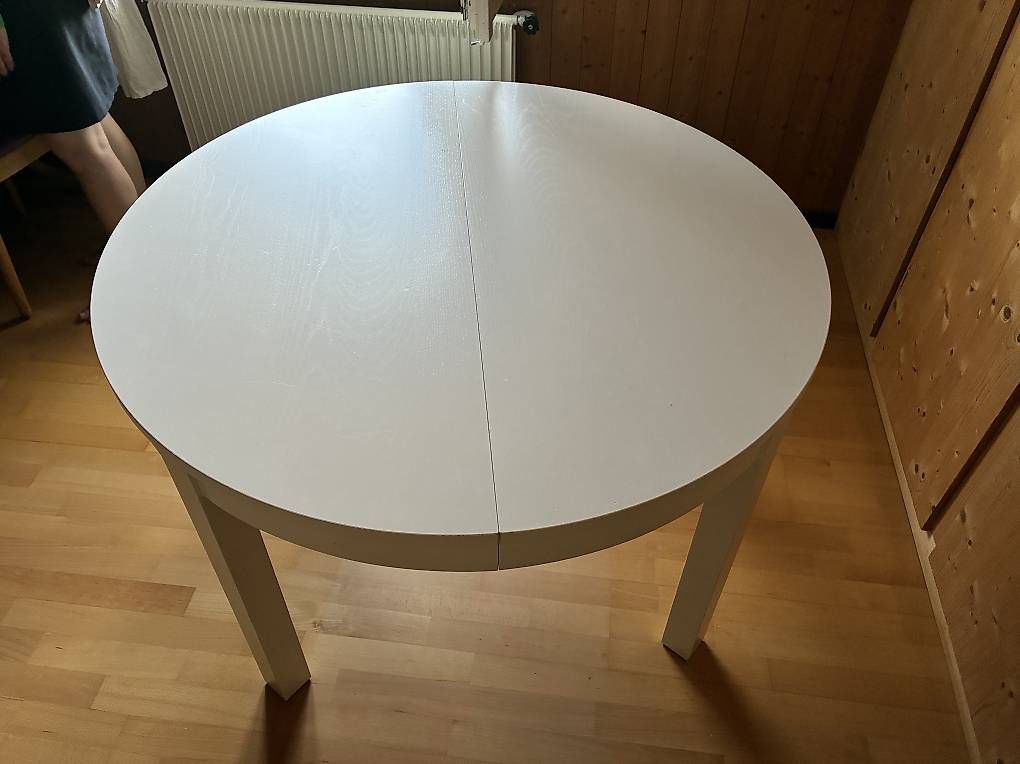 Tische: Runder ausziehbarer Esstisch – Gebraucht aus Greppen von chr_22d9
