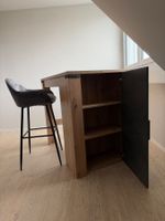 Pult, Höcker mit Barschrank
