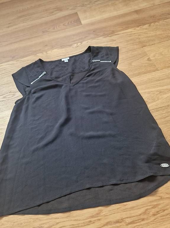 Camicette: Neue Bluse von Guess – Nuovo (secondo la descrizione) da Feusisberg venduto da cts_55rn