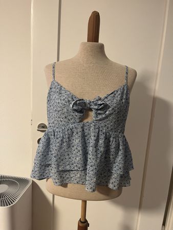 Sommerliches Blümchen Top, Grösse 36, von Pamela x NA-KD