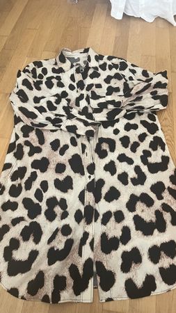 Damen Hemd lang als Kleid tragbarLeomuster Grösse L  