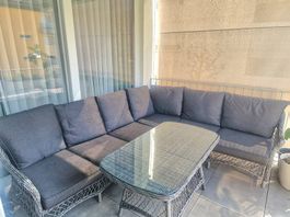 Set rattan angolare con tavolino in vetro  come nuovo