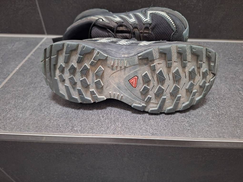Chaussures garçon: Kinder Trekkingschuhe Salamon Grösse 32 – D'occasion à Etziken par v.z 3