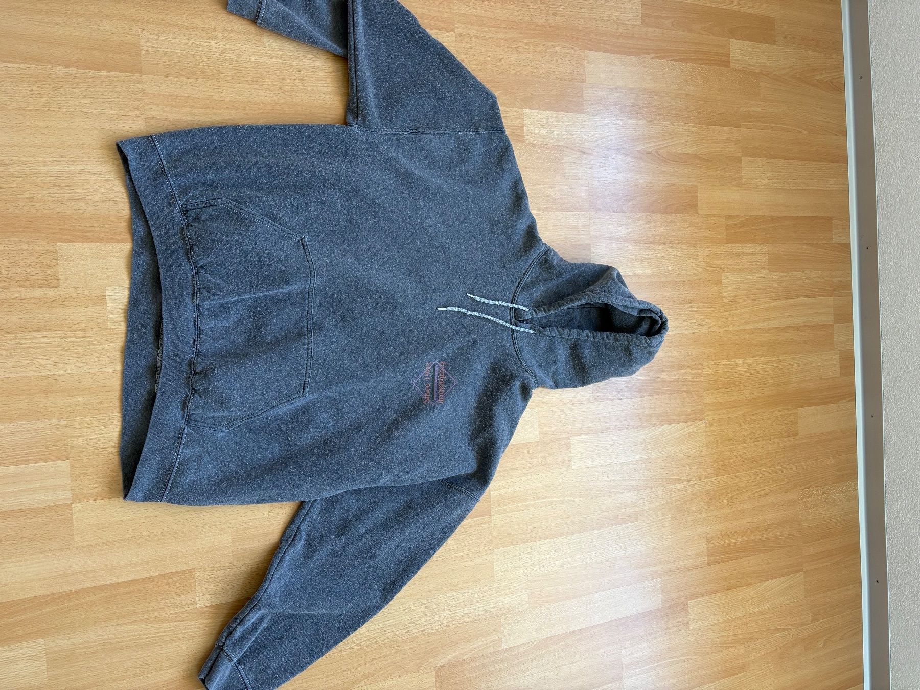 Pullover & Sweatshirts: BDG Kapuzenpullover – Gebraucht aus Orpund von Stepach