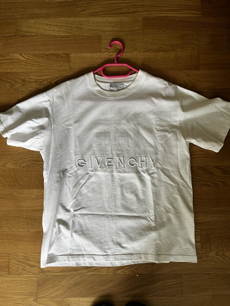 Givenchy T-Shirts: Givenchy shirt - Size XS – Neu (gemäss Beschreibung) aus Unterägeri von abc_t2yc
