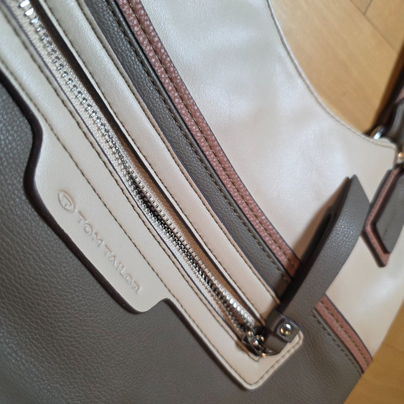 Tom Tailor Taschen für Damen: Tom Tailor Tasche, fast wie neu, drei Fächer – Gebraucht aus Wald ZH von CapLux 6