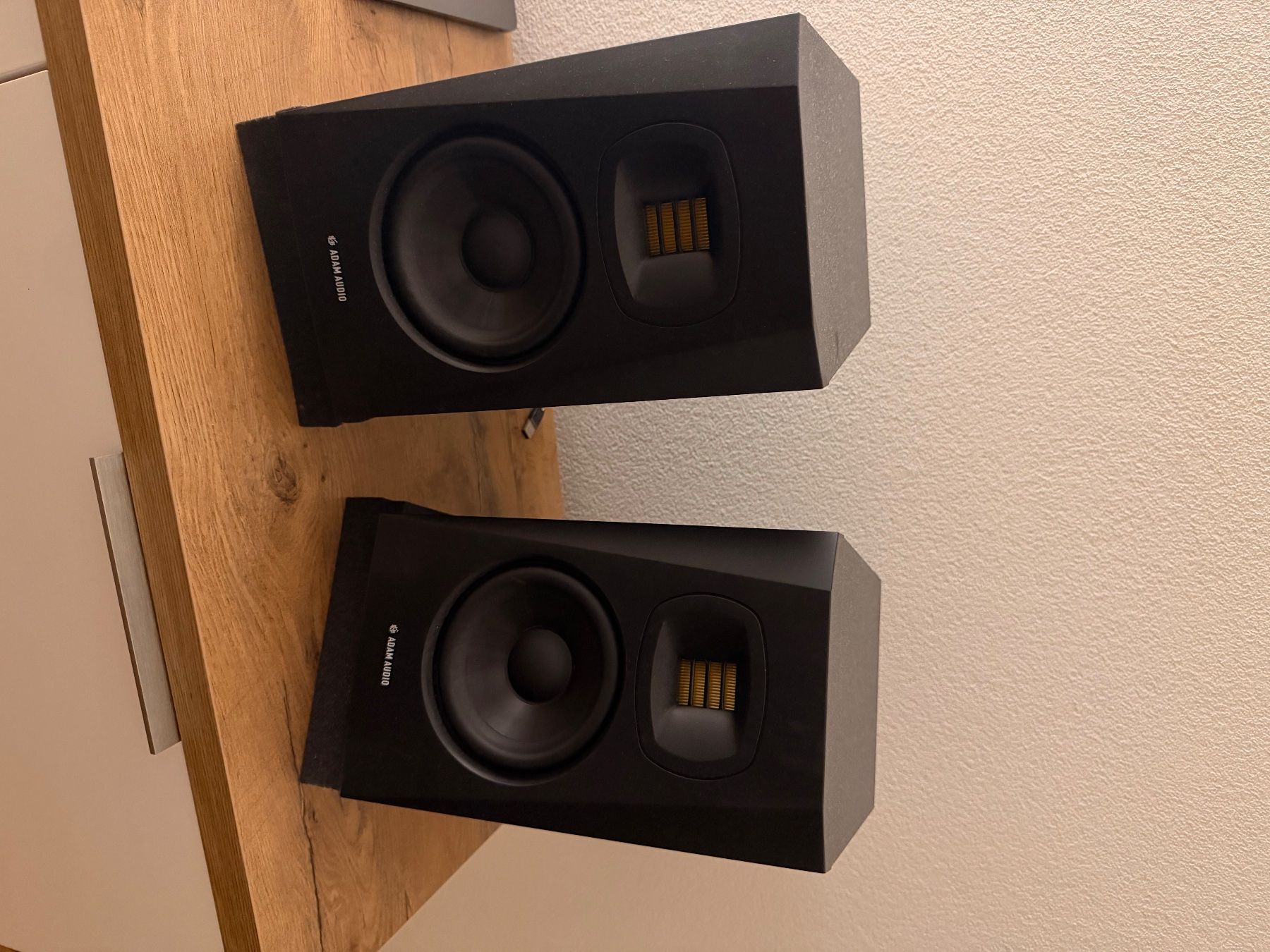 Adam Audio Casse acustiche: ADAM Audio Studiomonitor T5 V Schwarz – Usato da Wängi venduto da nufe123