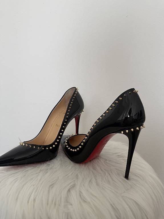 Scarpe da donna: CHRISTIAN LOUBOUTIN PUMPS – Usato da Oberwil b. Zug venduto da Andjola