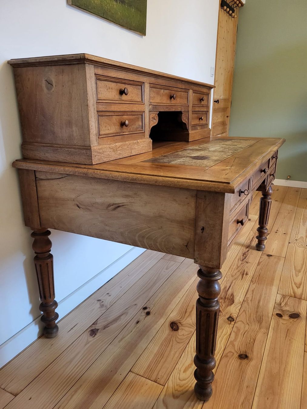 Scrivanie: Bureau en noyer avec cuir vert – Usato da Ballens venduto da jcd_l6pr 2