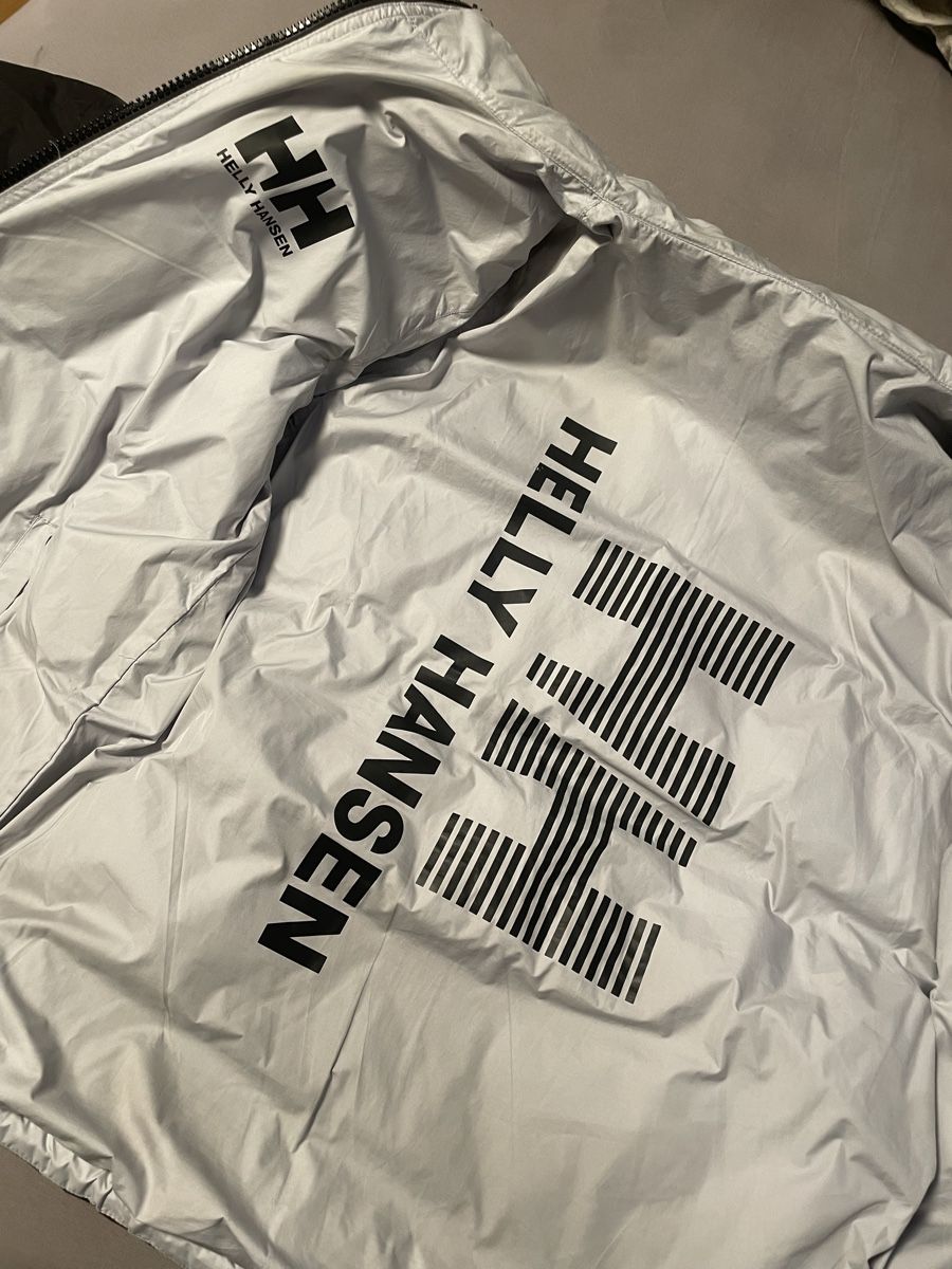Helly Hansen Vestes: Helly Hansen Daunenjacke schwarz/silber Grösse M – D'occasion à Steinach par hue_85cr 4