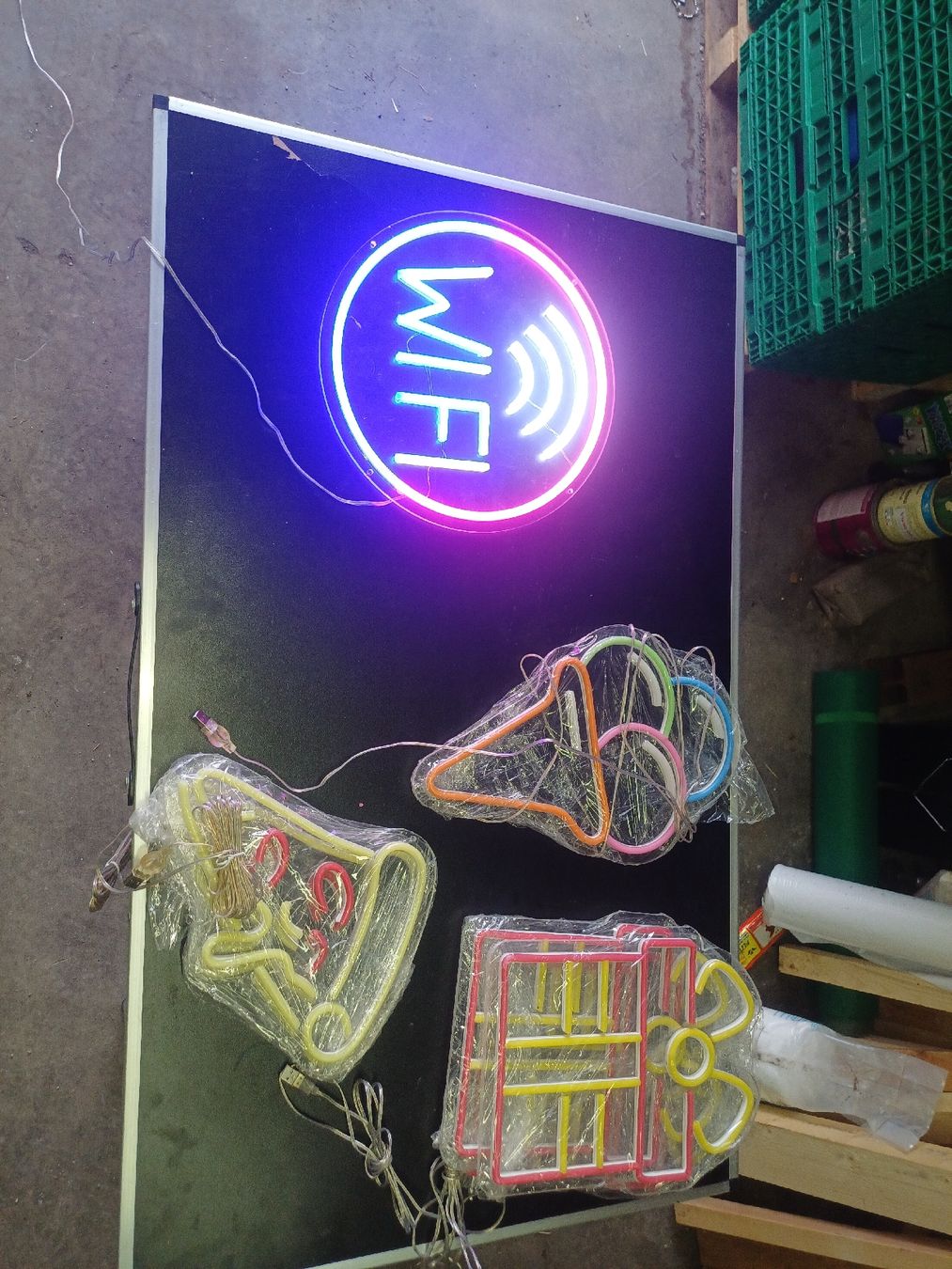 Tutte le decorazioni: LED Leuchtwerbung aufPlexiglas – Usato da Wangenried venduto da Recycler94